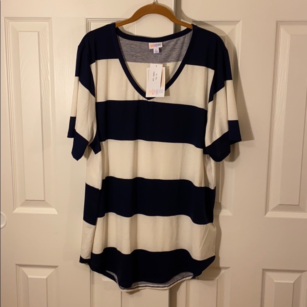 Navy and Cream LuLaRoe Iris top NWT